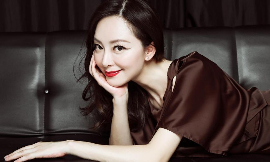 出道24年的许榕真,依旧分外妖娆