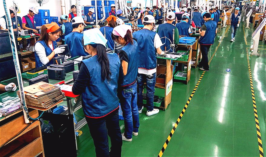 农村小伙进城打工,不光只为工资,还因为哪个厂里女孩多