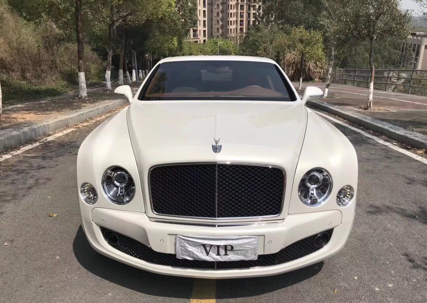 被屌丝们误认为新款比亚迪的宾利慕尚却深受富豪们的追捧