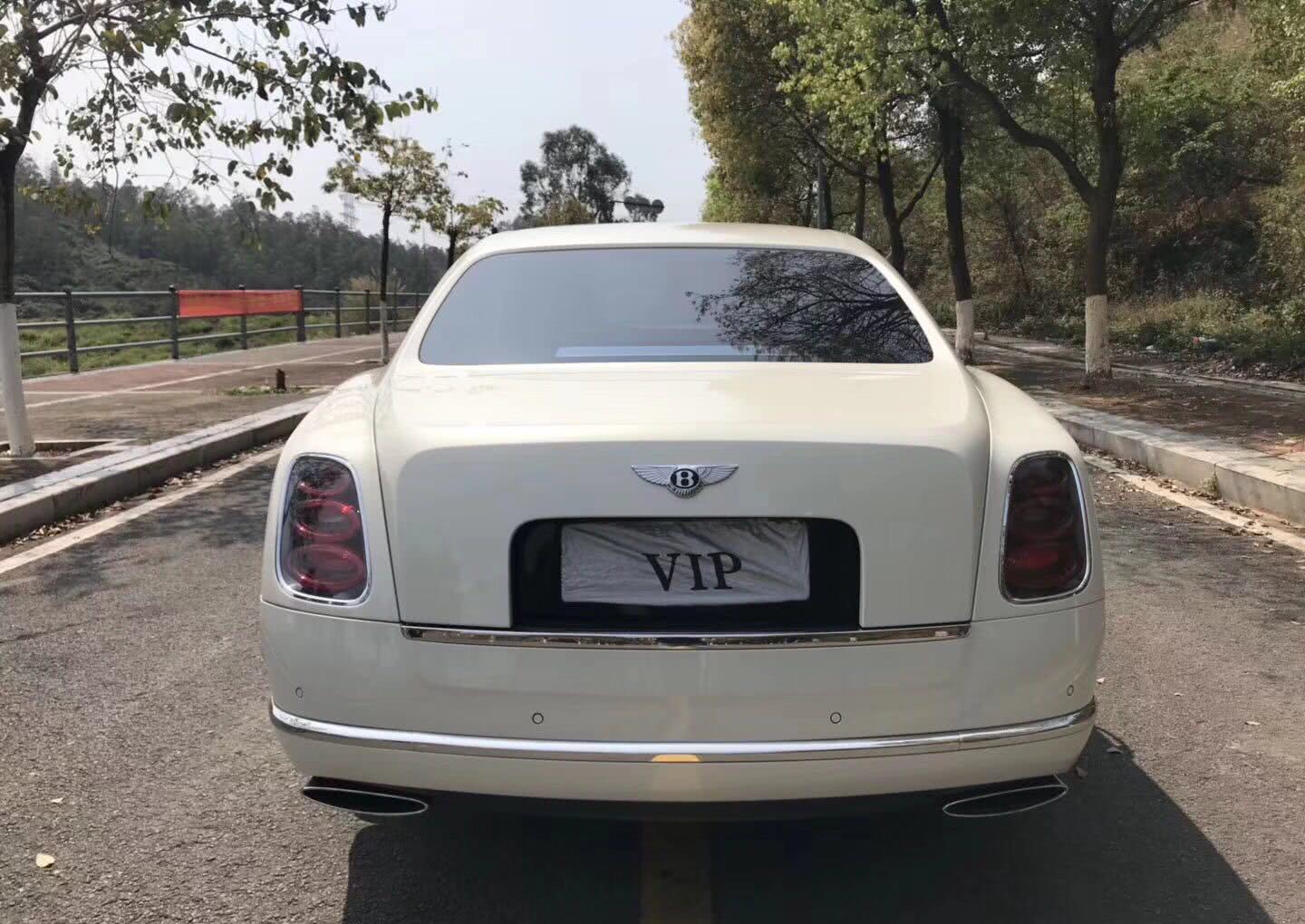 被屌丝们误认为新款比亚迪的宾利慕尚却深受富豪们的追捧