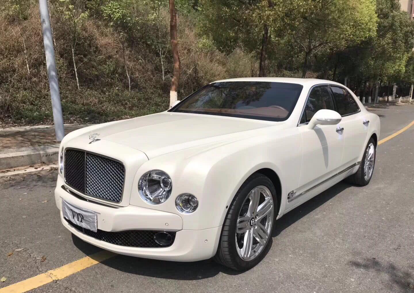 被屌丝们误认为新款比亚迪的宾利慕尚却深受富豪们的追捧