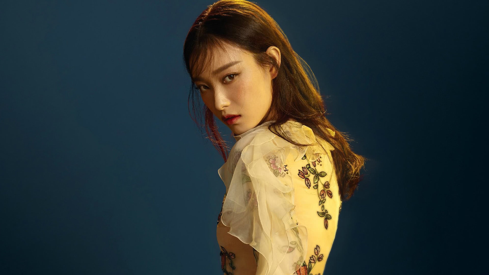 曾比杨颖人气高,170cm好身材,22岁成为谋女郎,现在成这样