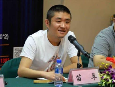 苗阜刚成大学教授质问不查字典几个人知道万俟卨怎么念