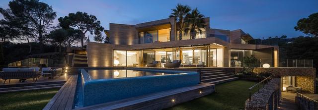 筑讯设计海边悬崖上的超级别墅只有土豪才住得起