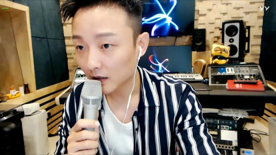 在外面错过了好朋友曾一鸣的YY直播首秀