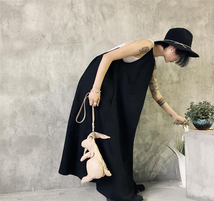 早上穿上挂脖装彰显女性温柔似水的柔情