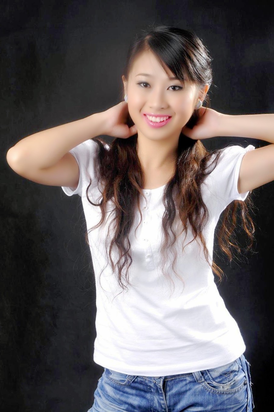 一个温柔美丽笑容怡人的清秀女子