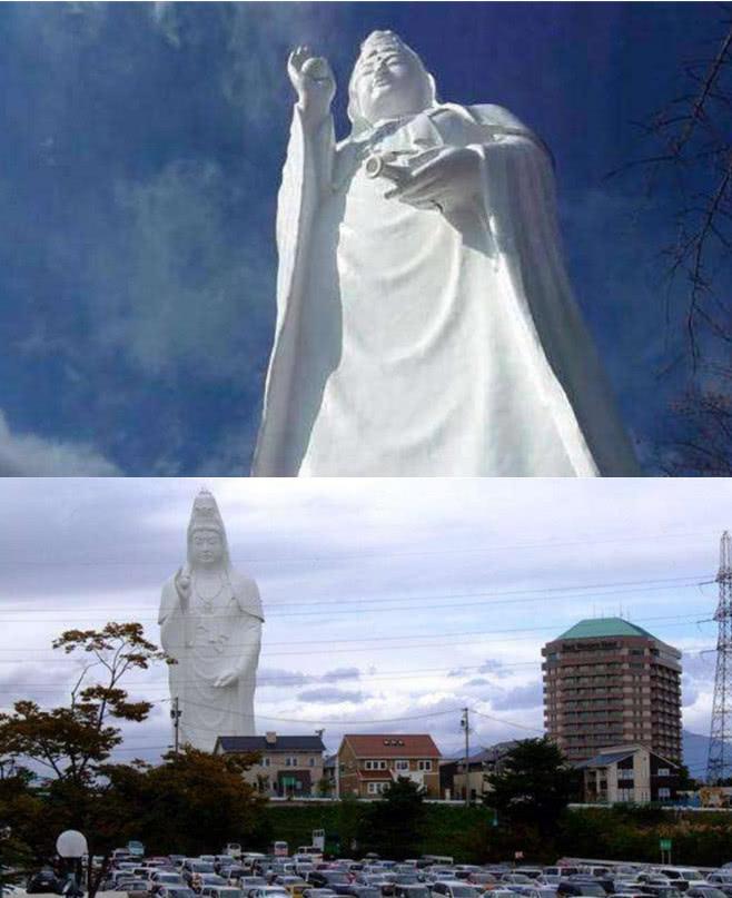日本城市上空出现观音,吸引无数游客,网友:还散发着神圣光芒?