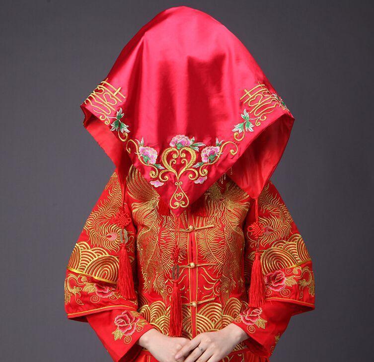 中式结婚礼服的红盖头, 秤杆挑起方能一睹芳容!|红盖头|盖头|秤杆_新浪新闻