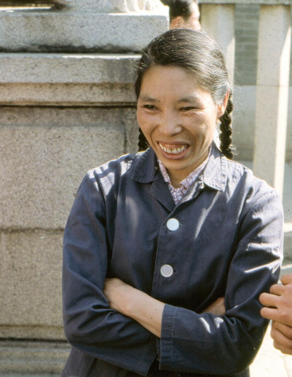 高清老照片:外国人实拍1978年的广州居民,那时候的人笑的真灿烂