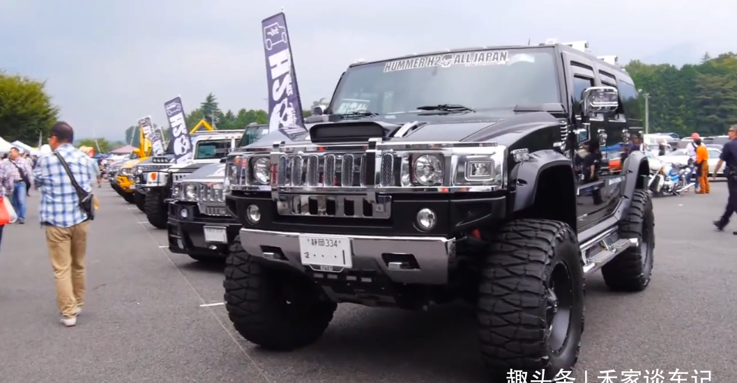 罕见的悍马改装车聚会,场面十分强悍,每一辆都上百万!
