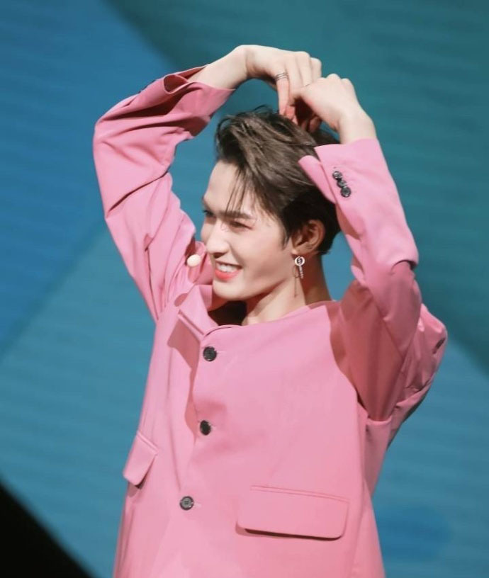 朱正廷卖萌耍帅太撩人小迷妹荷尔蒙都快爆发