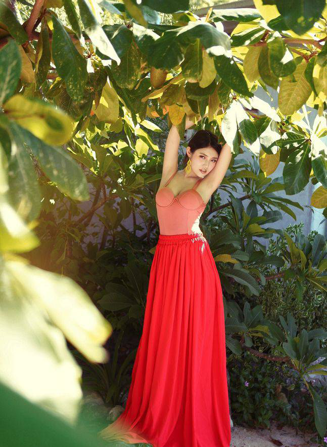 三个美女都是翘楚,穿衣风格各有不同,却都漂亮至极