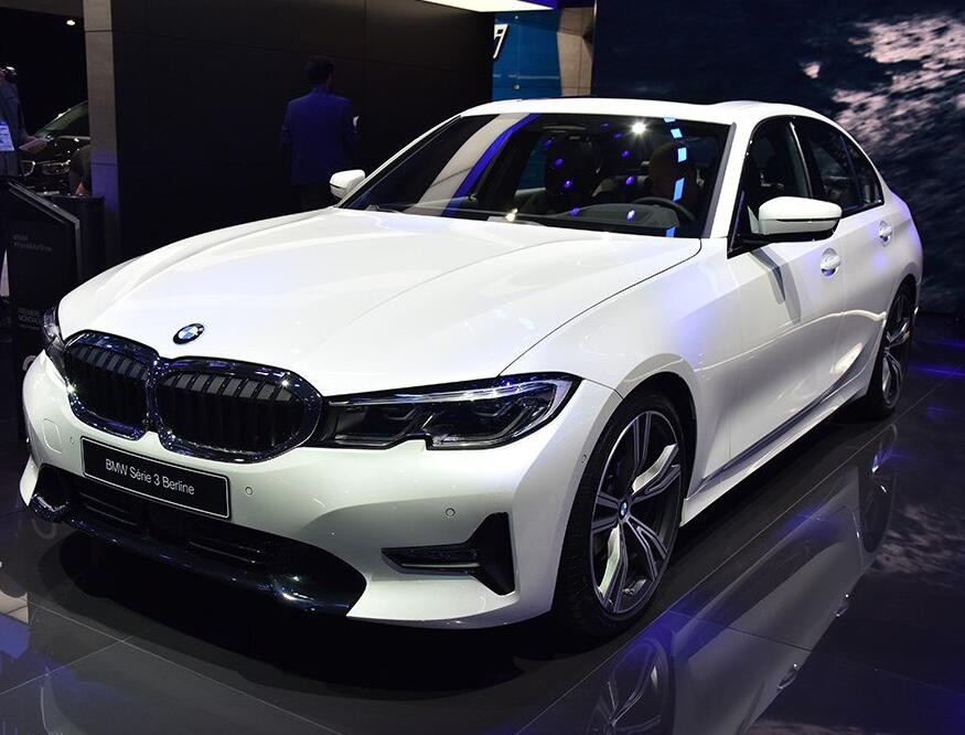 最最新款的奔驰c级即将出世,老对手宝马3系如何接招?