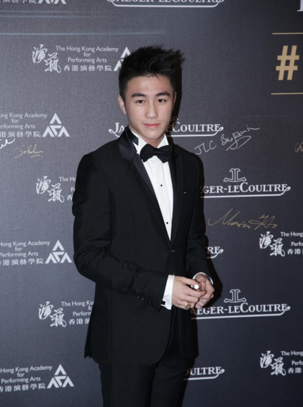 奚梦瑶捧场何超盈舞宴和何猷君全程无交流