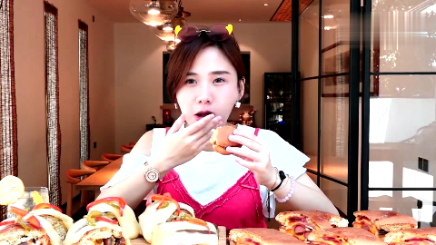 大胃王密子君吃20份潜水艇三明治不够塞牙缝