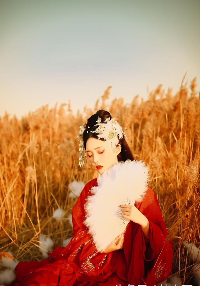 古典古装汉服襦裙中国风复古唯美摄影古风美女美人红衣田园写真