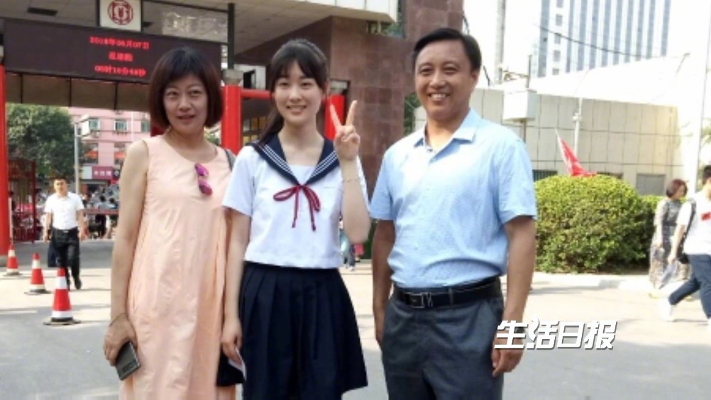 2018湖北高考武汉二中考点外,一切顺利,目测没