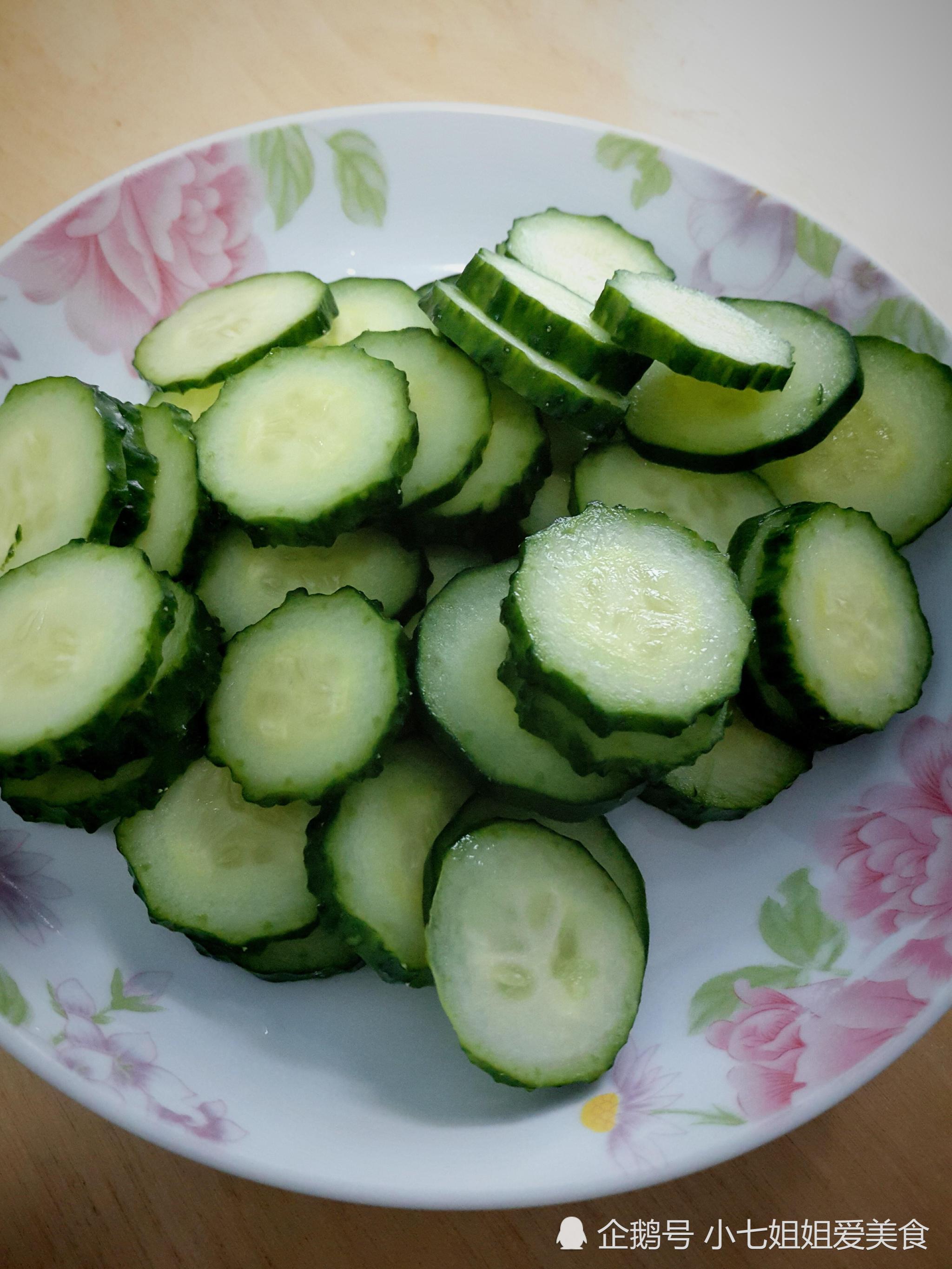 黄瓜只会生吃和凉拌吗和它搭配着一起炒方法简单还美味