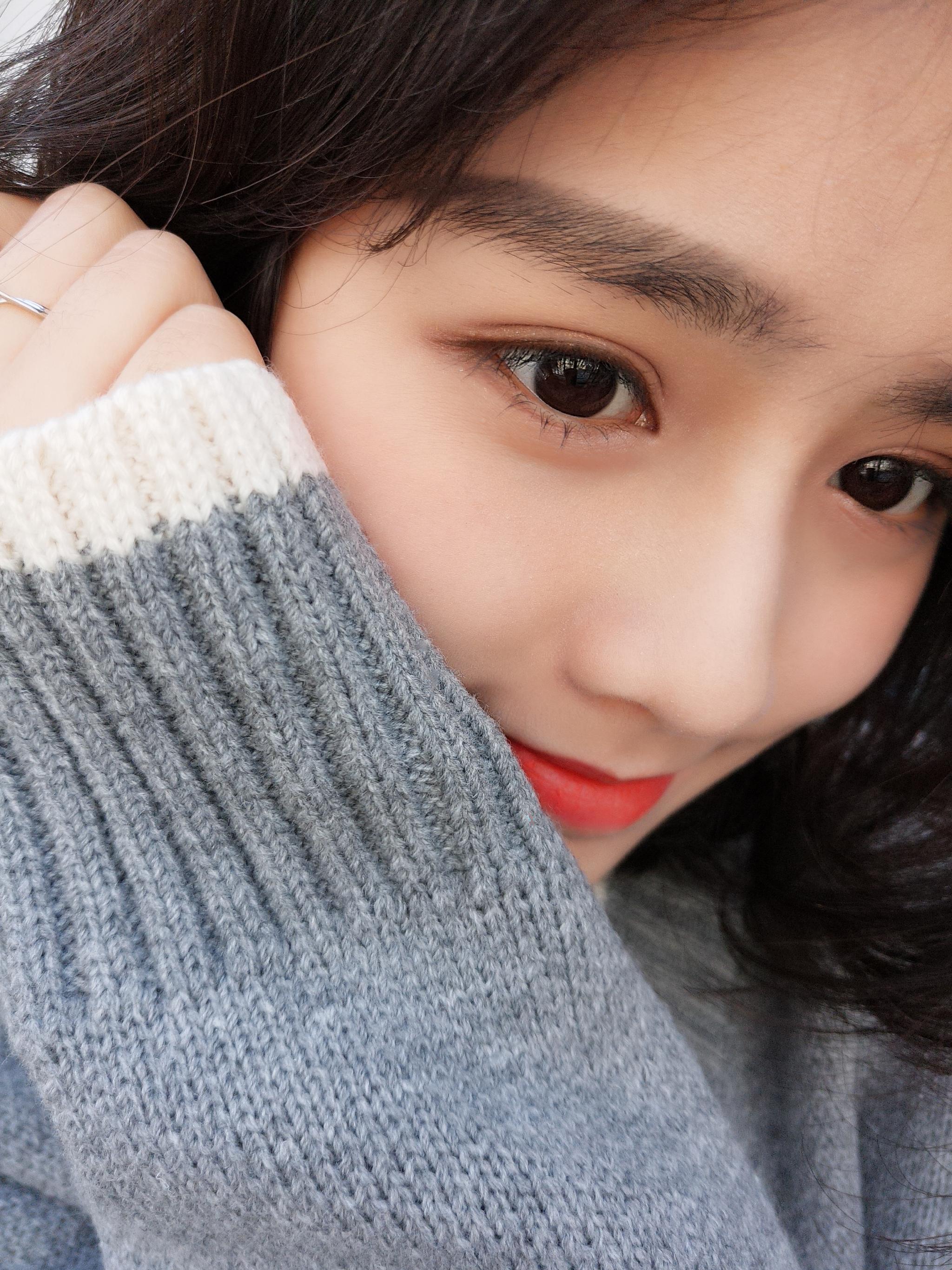 美女校花 1997年的巨蟹女孩纸,喜欢唱歌举行穿搭,来自青岛大学.