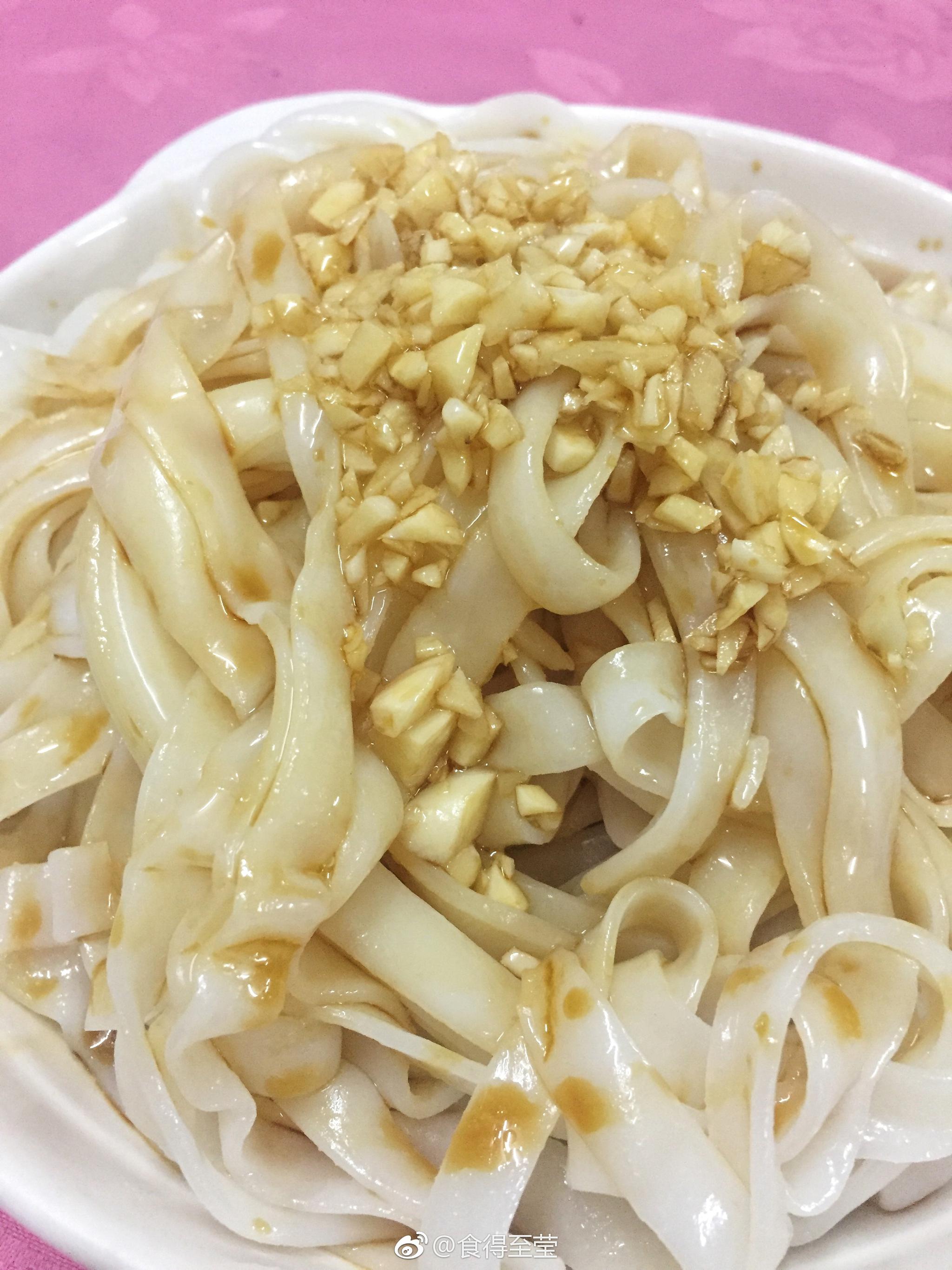 看起来平凡,吃起来惊艳就是电白捞河粉,酱油味甜,花生油超香,而且捞粉