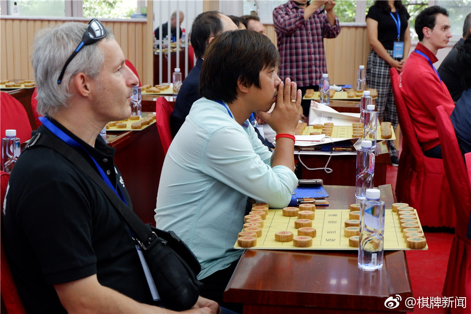 9月11日下午,成都棋艺学院展开了两场象棋专题讲座