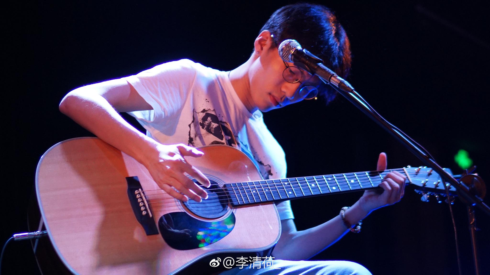 迟到的照片巡演顺利@流浪汉风子 @布鲁斯口琴手李宗 @tu凸空间 @流浪