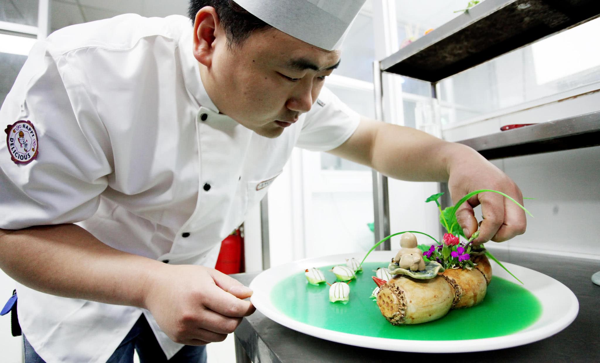 直击星级酒店后厨 美味竟是这样做成的|豫菜|后厨|厨师_新浪新闻