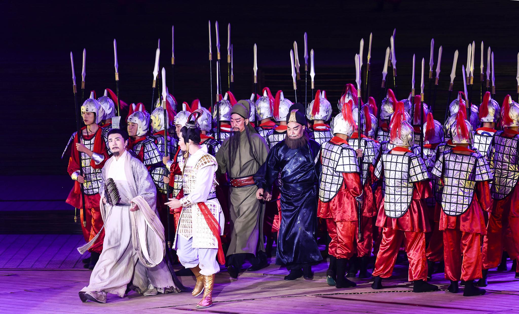 第九届襄阳诸葛亮的文化旅游节开幕式演出在草庐剧场隆重上演