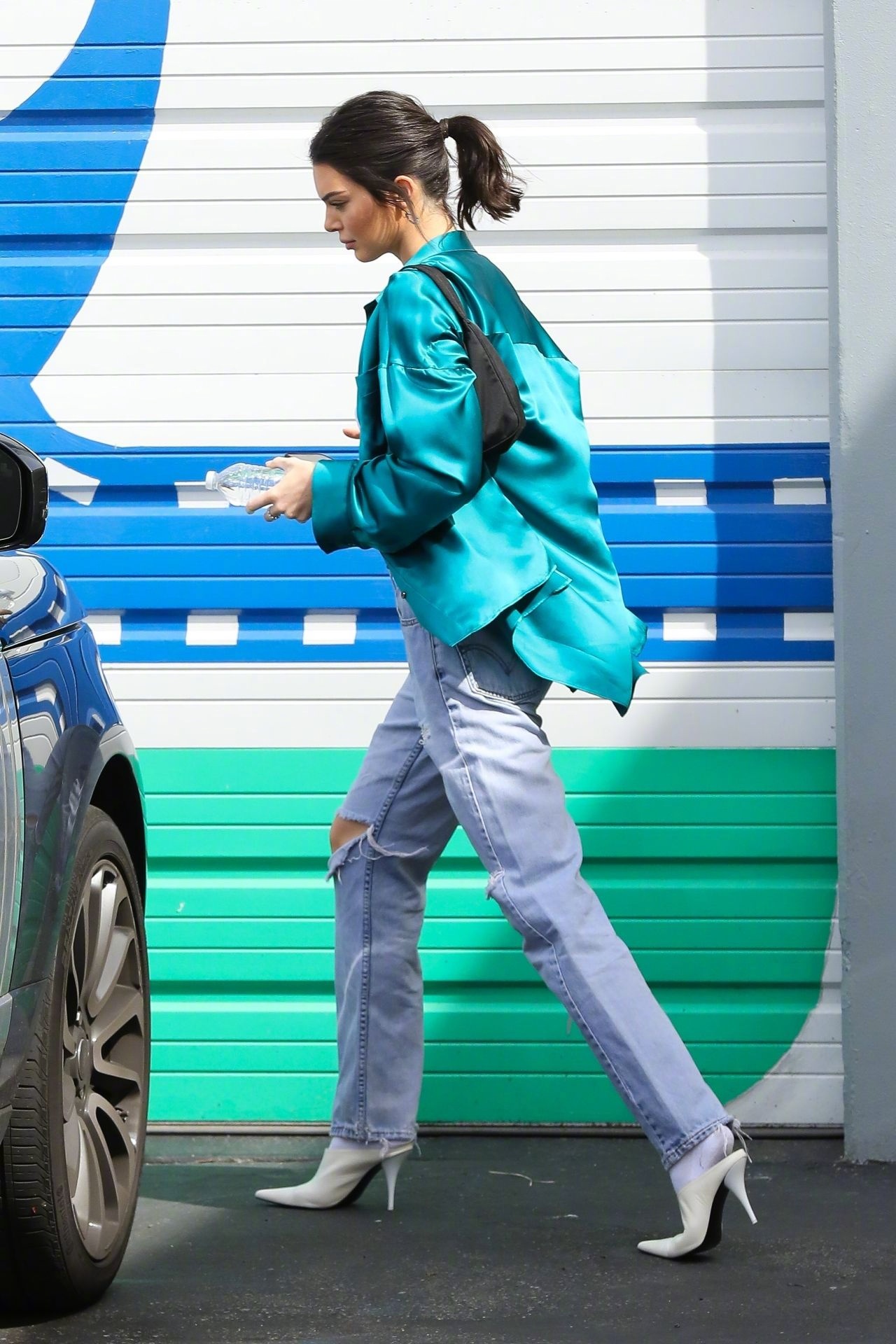 肯豆kendall jenner 身穿haider ackermann 真丝衬衫