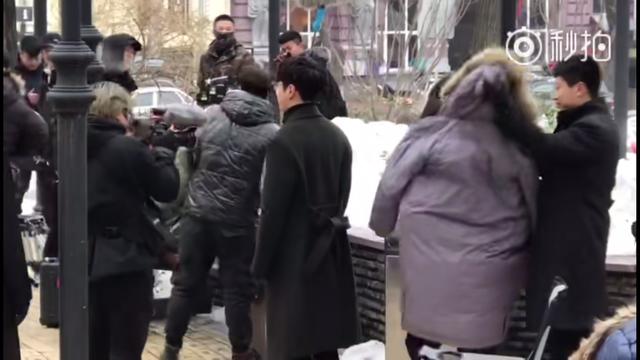 张艺兴给小秘书披衣服,霸道总裁上身:我是老板