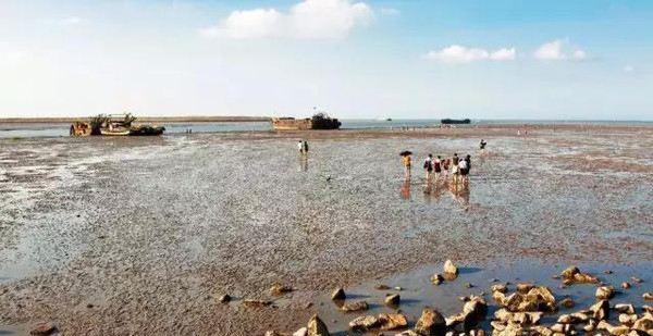 公园蛎岈山位于海门东灶港出海口东北约四海里的海面上,又名蛎岈岛