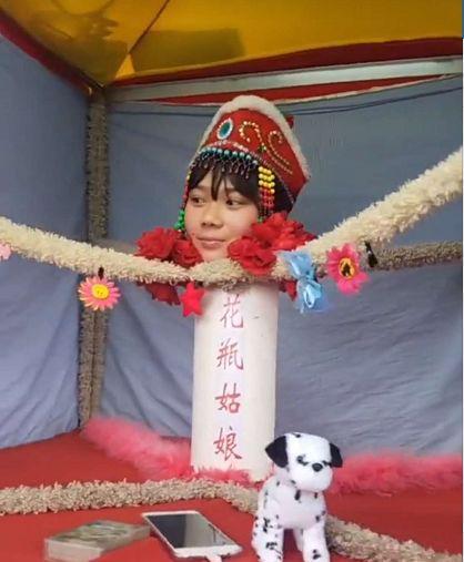 自称在花瓶中长大的姑娘,是奇人异事还是江湖骗术?你知道原理吗