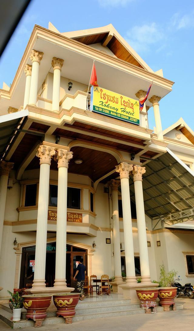 我们从昆明出发 开着中国的车 自驾进入老挝