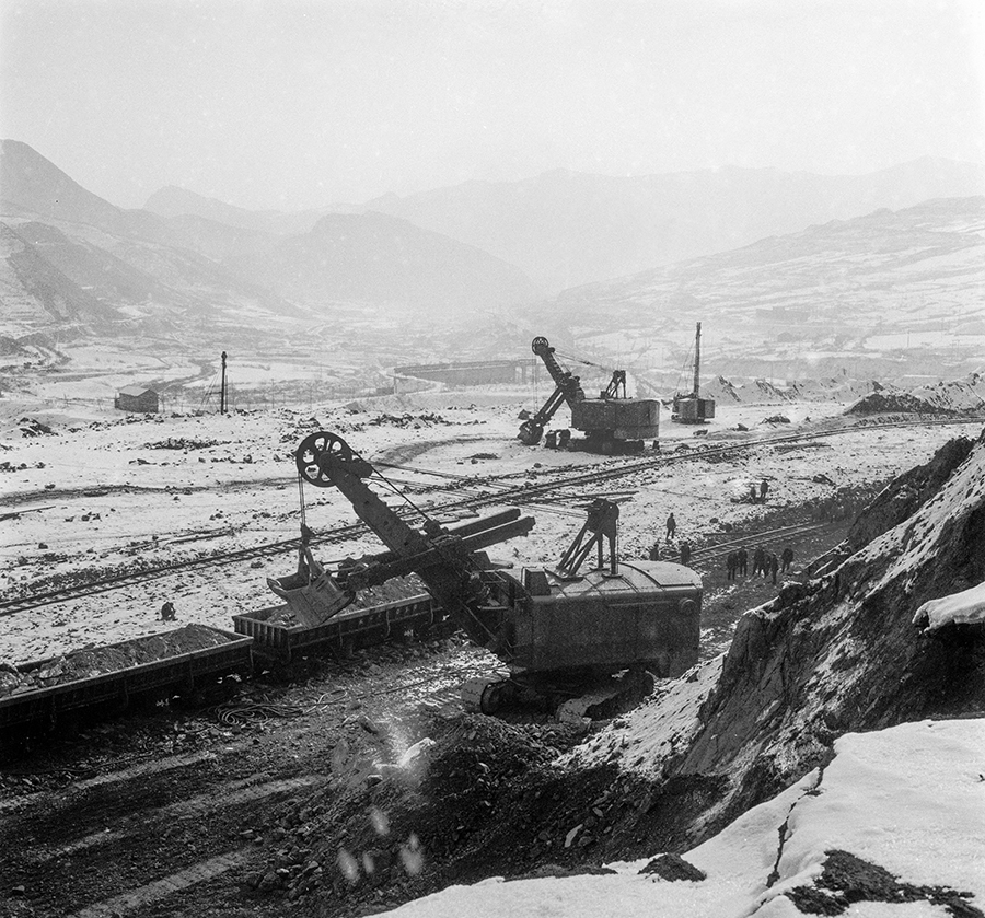 钢铁是怎样炼成的照片里的老鞍钢印象