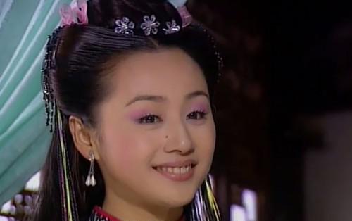 九岁县太爷曹颖的每个造型都离不开花花草草图五最有侠女范