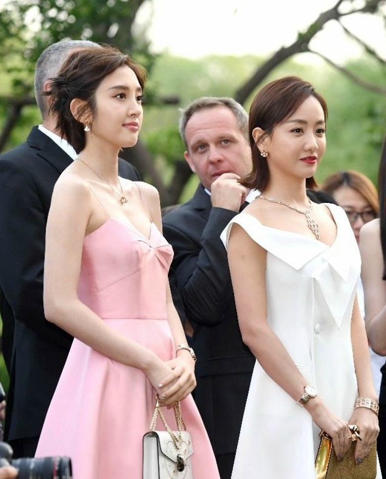 杨蓉和谁合照都不输,唯独图5输,网友,输在身高|杨蓉|身高|唐艺昕_新浪