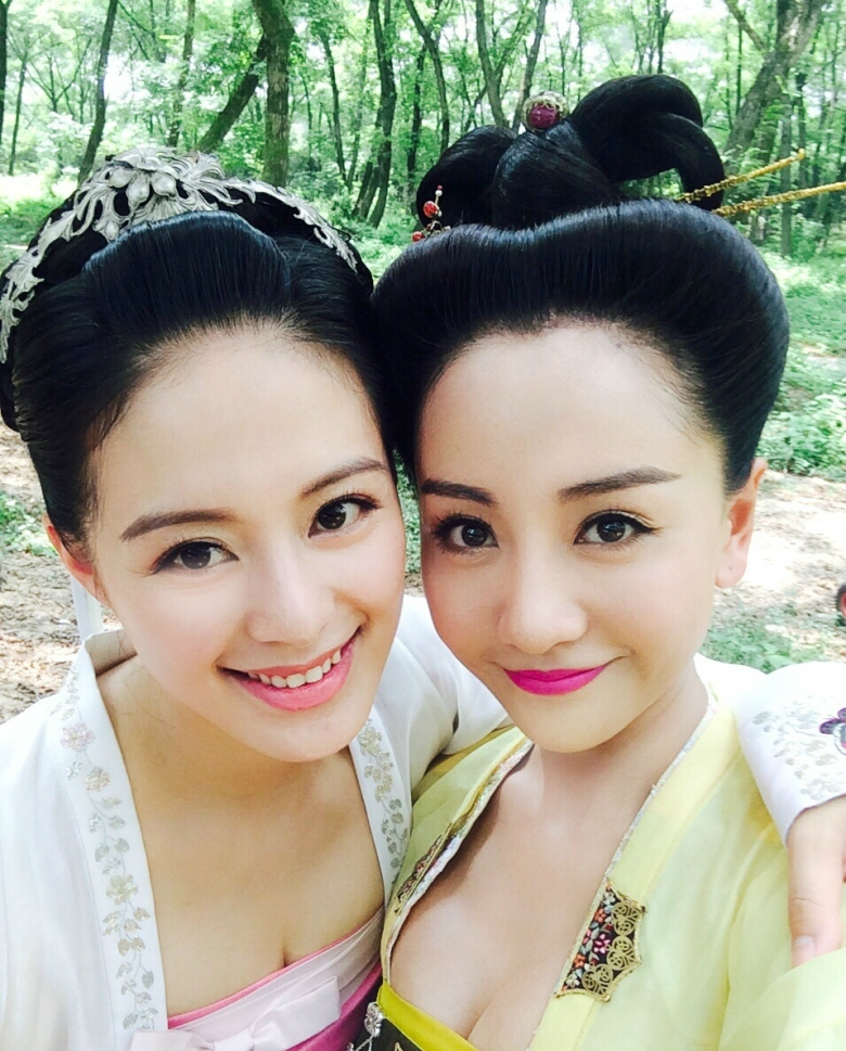 杨蓉和谁合照都不输,唯独图5输,网友,输在身高|杨蓉|身高|唐艺昕_新浪