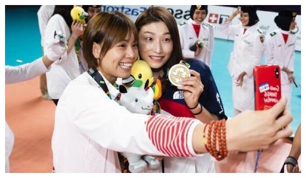 金软景比赛中亲吻队友,却被如此对待