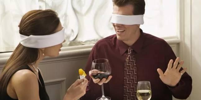 明明都是按照"观其色,闻其香,品其味"的步骤,但:为什么别人都能闻到的