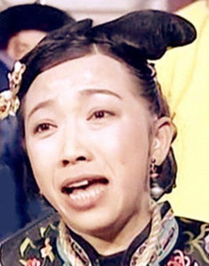 《还珠格格》杜老板王虹,被观众骂而息影20年,如今过得让人心疼