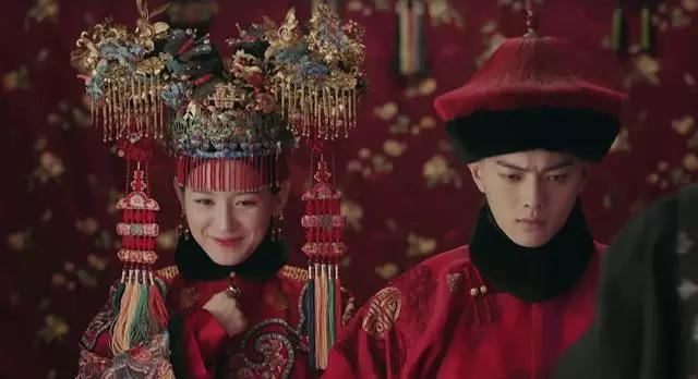 在《延禧攻略》中,尔晴是第一位出嫁的宫女,也是这部剧中唯一一场完整