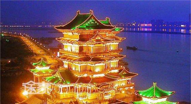 在地域上,三省的滕王阁,黄鹤楼,岳阳楼并称江南三大名楼,同样都流淌着