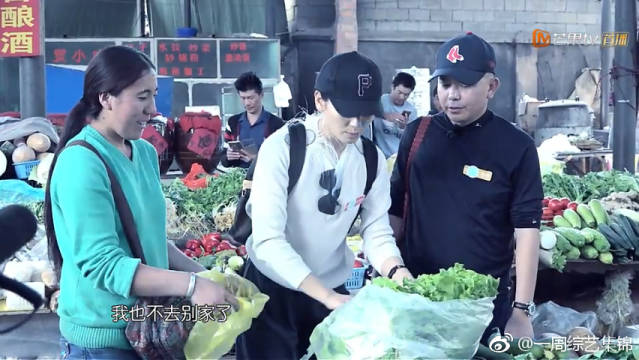 亲爱的客栈里纪凌尘穿粉红色衣服被阚清子嫌弃