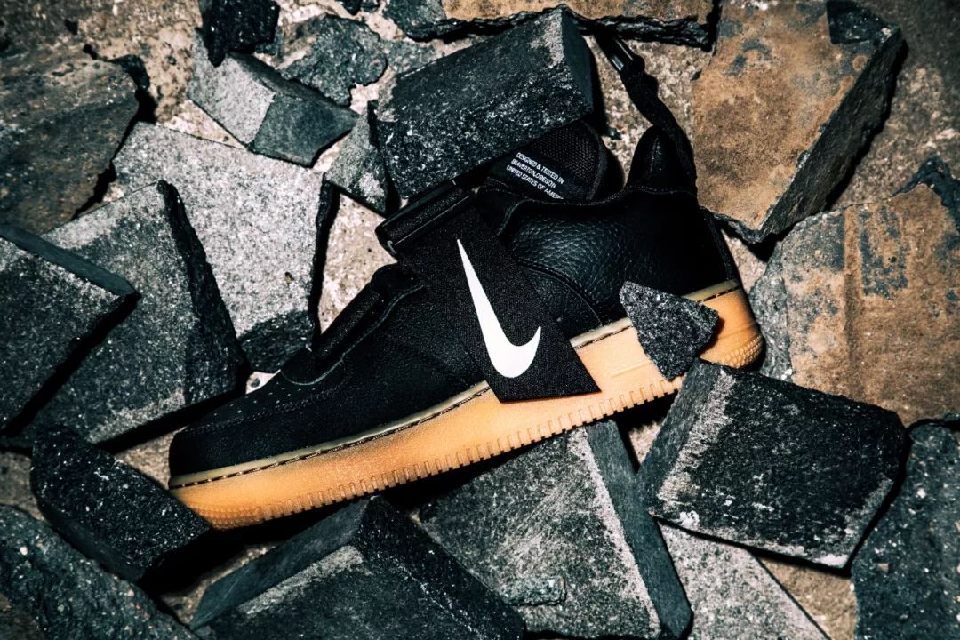 cdg联名vans authentic,紫色yeezy500坐等官宣丨潮闻快食