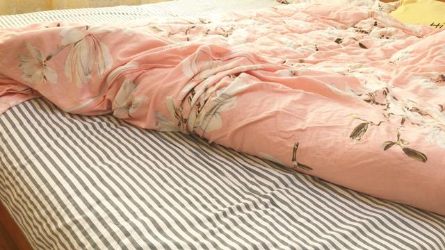 太后刚躺下发下被窝里有人,掀开被子后,悲剧了