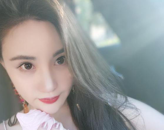 还记得《一起来看流星雨》的徐丽丽吗?近照曝光才发现她是真美!