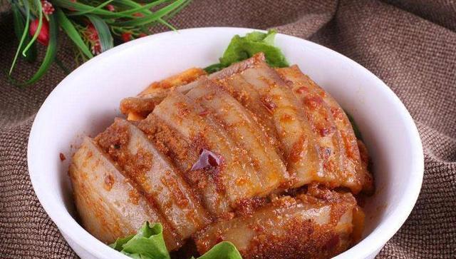 老陕都爱吃的红薯粉蒸肉怎么做|粉蒸肉|红薯|蒸碗_新浪网