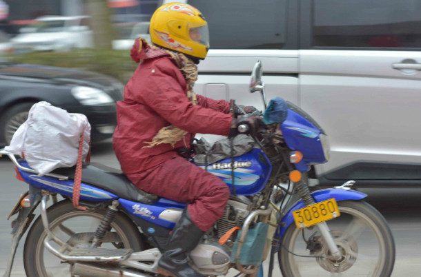 实拍90年代回家返乡的摩托车现状你能认出几辆
