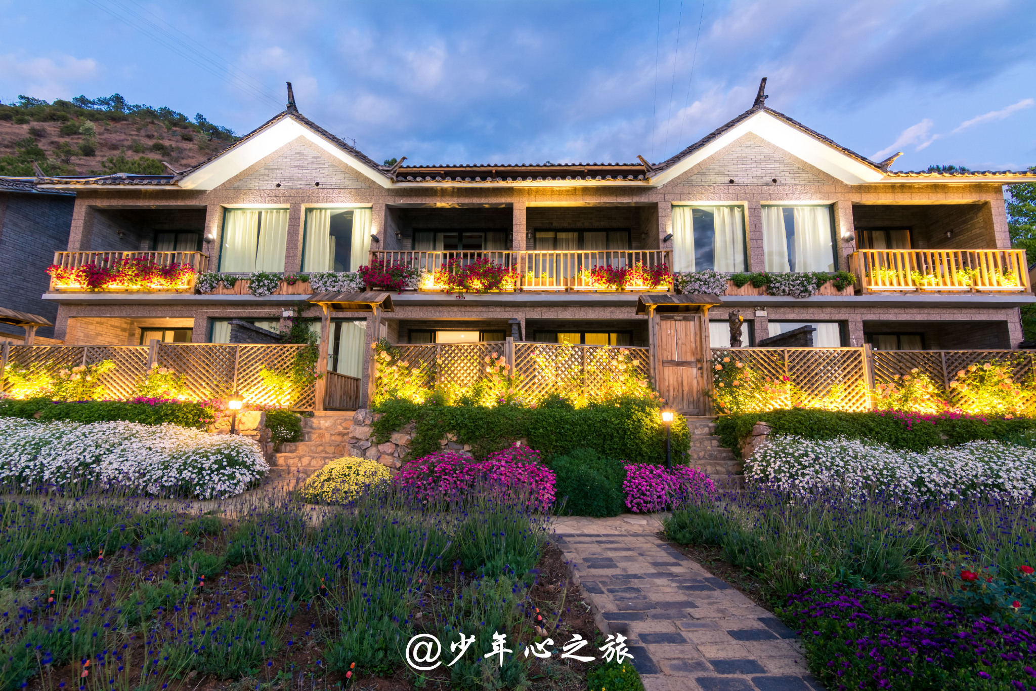 泸沽湖听花堂海景花园客栈这里能满足你对泸沽湖所有的幻想